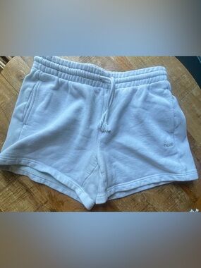 Aritzia Tna Cozy Fleece Boyfriend Fit Sweatshorts White Size Small